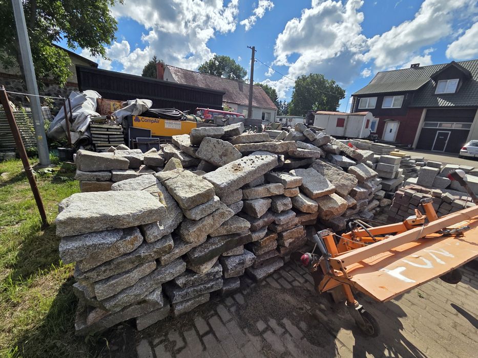 Krawężniki, kruszywo i kostka kamienna