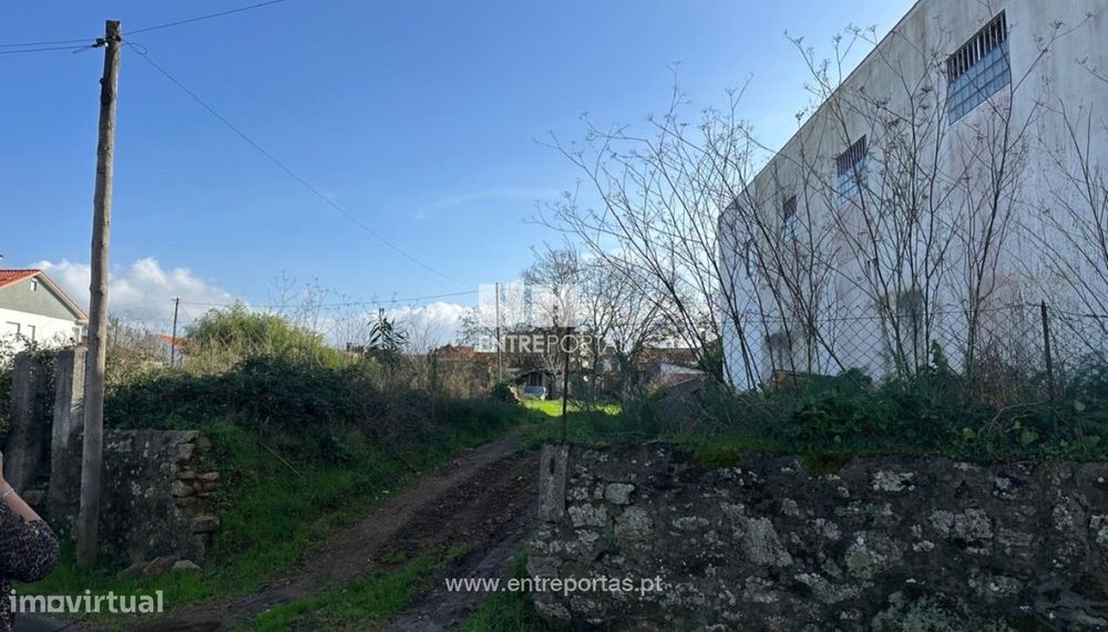 Venda de terreno para construção com 1210m², S. Pedro da Torre, Val
