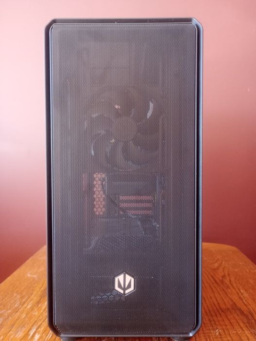 Komputer stacjonarny. AMD ryzen 7-9800X3D