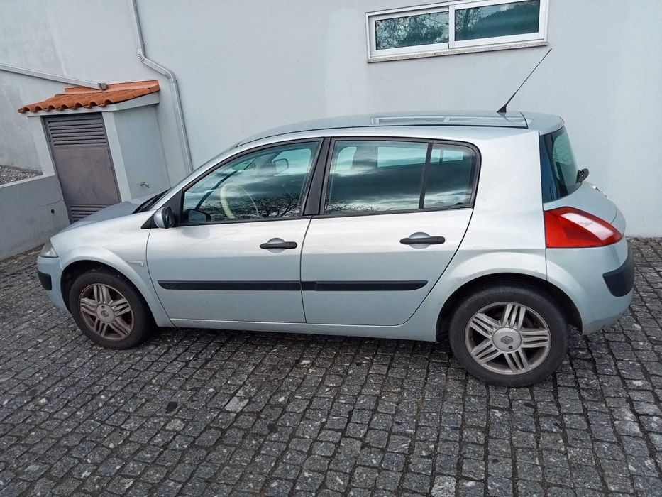 Renault Megane 2003 está com junta da colaça avariada
