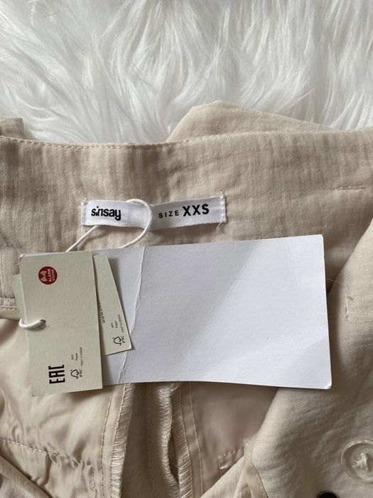 Nowe beżowe szorty sinsay letnie z wysokim stanem xxs eleganckie