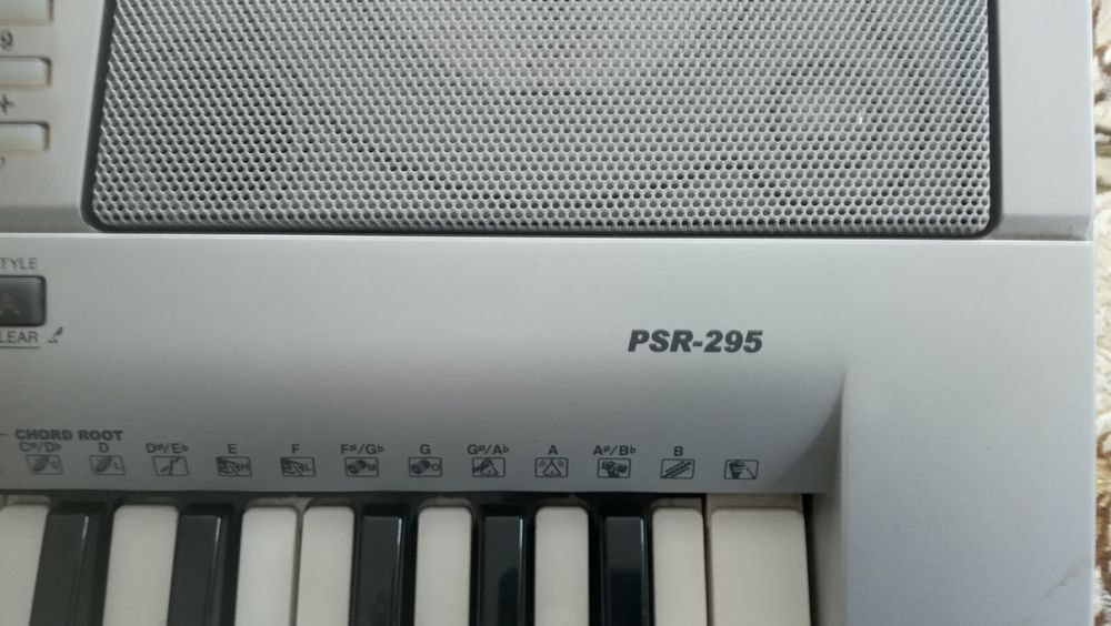 продам синтезарор Ямаха psr 295