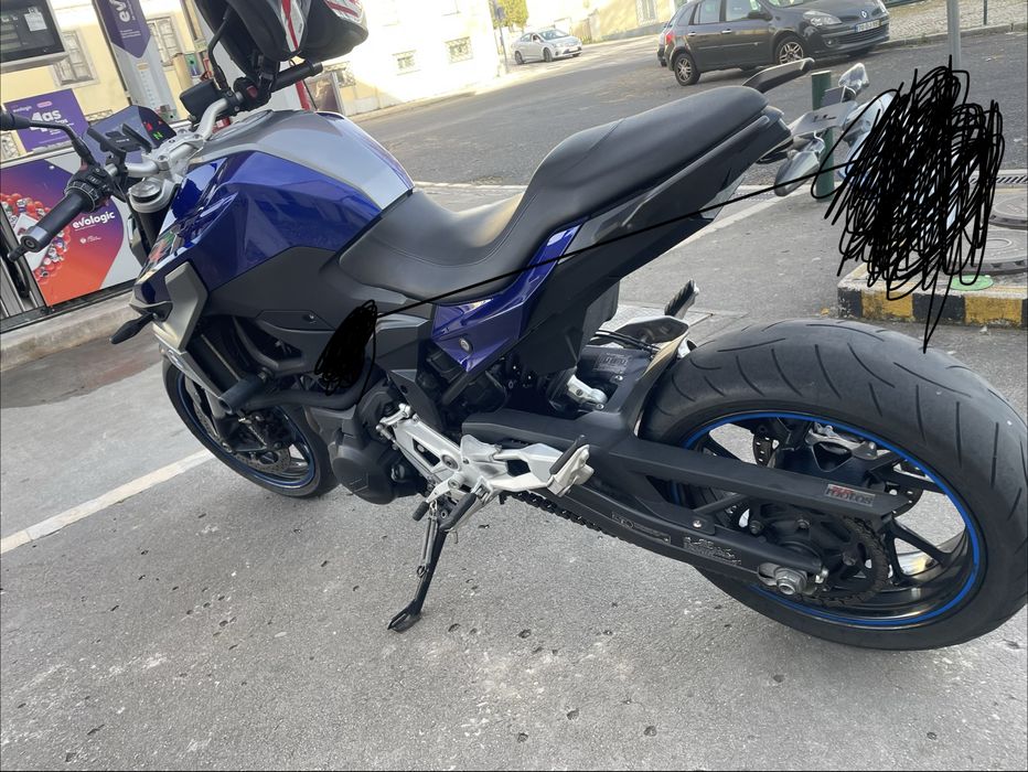 Moto bmw F900R Snaked