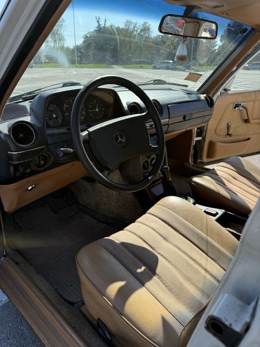 Mercedes-Benz E-Class W123 1984