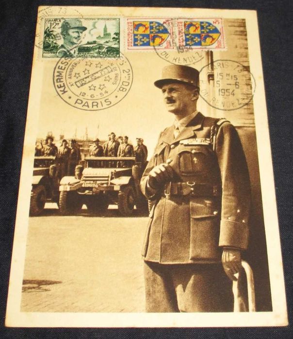 Postal Le Géneral Leclerc à L´Arc de Triomphe à Paris Libération 1944