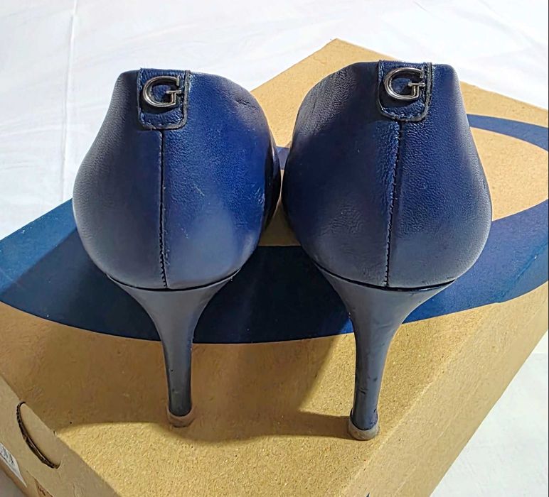 Sapatos Guess Tamanho 36 novos,