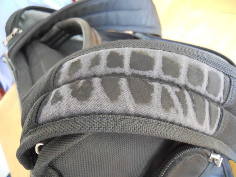 TUMI Mochila de nylon preta com compartimento para laptop, alças ajustáveis (26081D4)