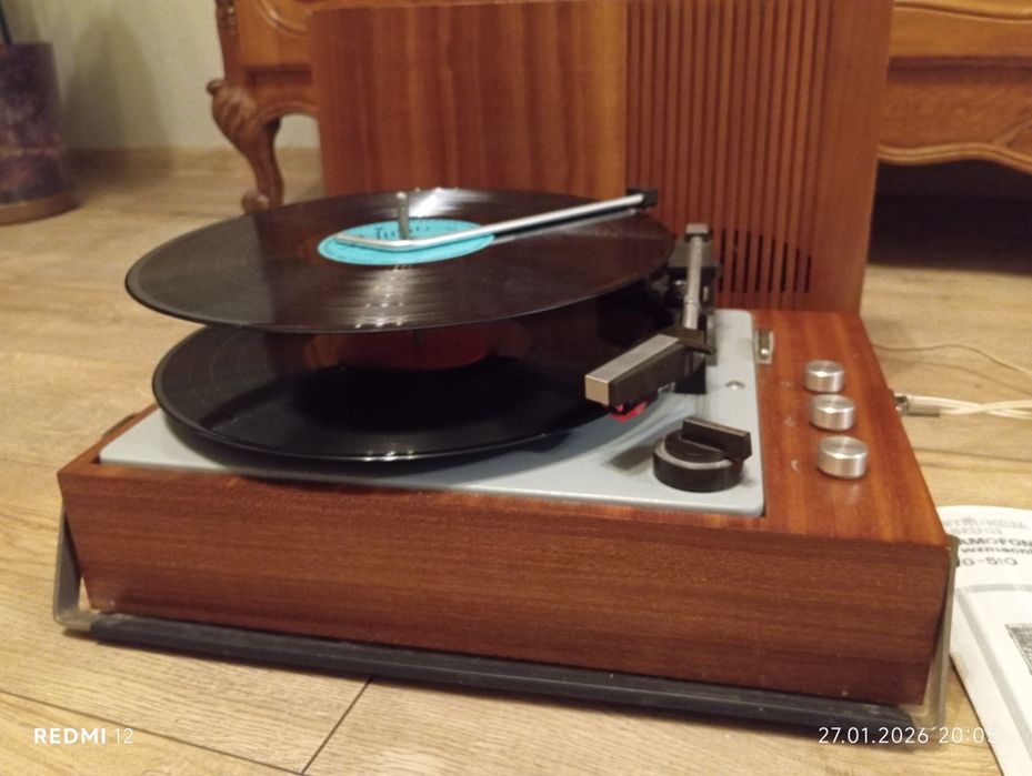 Gramofon retro UNITRA fonica WG 510 że zmieniarką płyt.