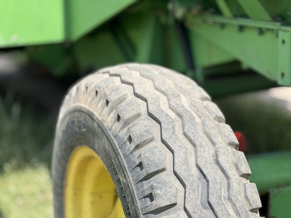 Продам комбайн джондір  1072