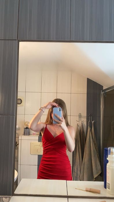 sukienka z marszczeniem