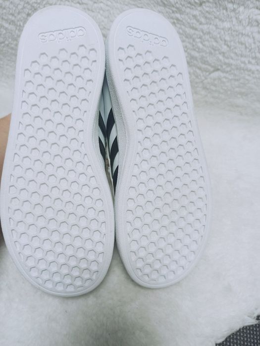 Оригінал ADIDAS 35.5 розмір, устілка 23 см кросівки для хлопчика
