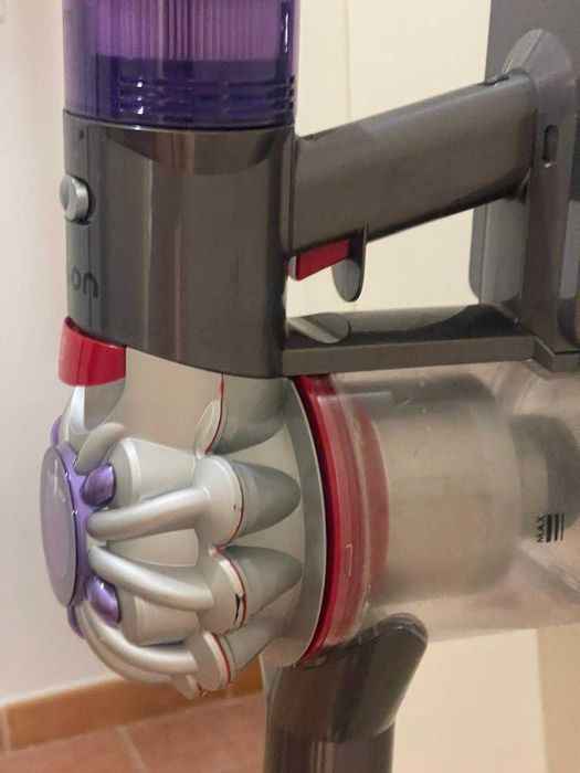 Aspirador Dyson V8 Advanced Vertical e de mão | Completo