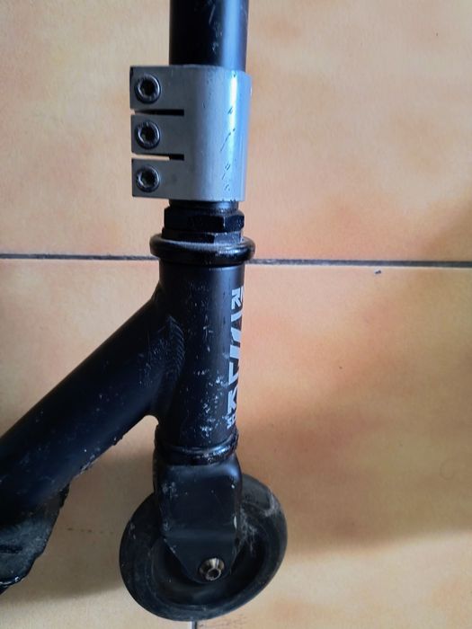 Hulajnoga wyczynowa na skatepark pumptrack