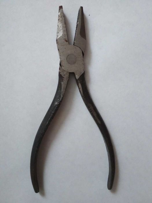 Плоскогубцы производства СССР.