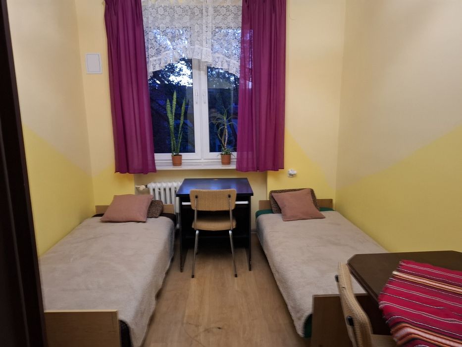 Pokój w mieszkaniu dwupokojowym  al. Racławickie