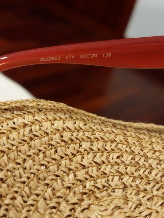 Óculos Guess vermelhos