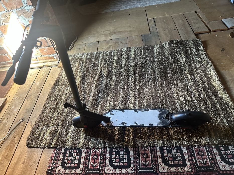 Hulajnoga elektryczna uszkodzona