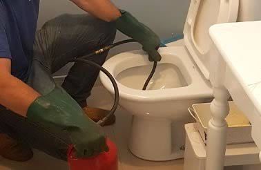 Canalizador/ Reparaçoes e Desentupimentos