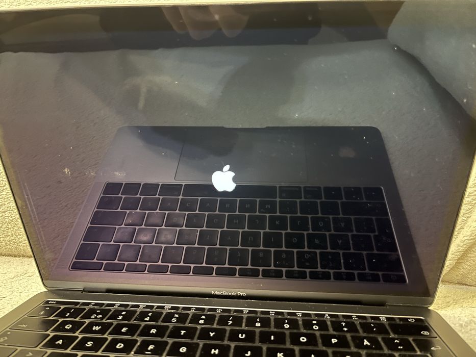 MacBook PRO (2018r) a1708 i5 8GB 128HDD  + case
