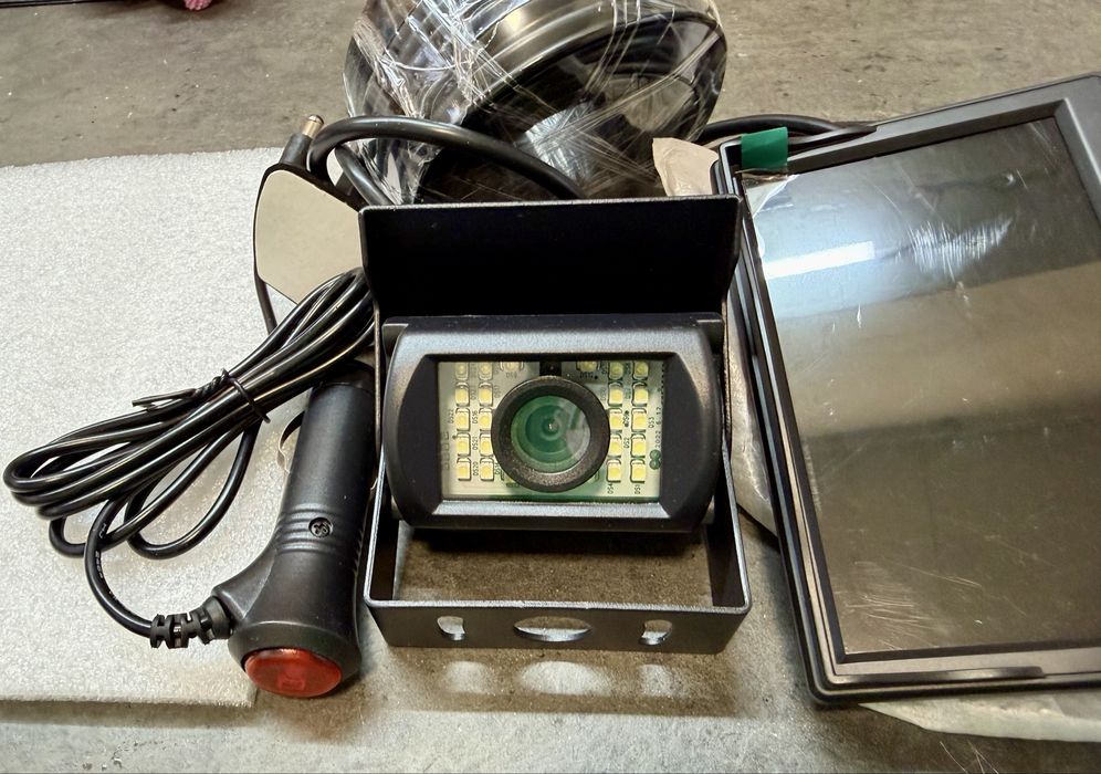 Conjunto monitor e câmara marcha atrás