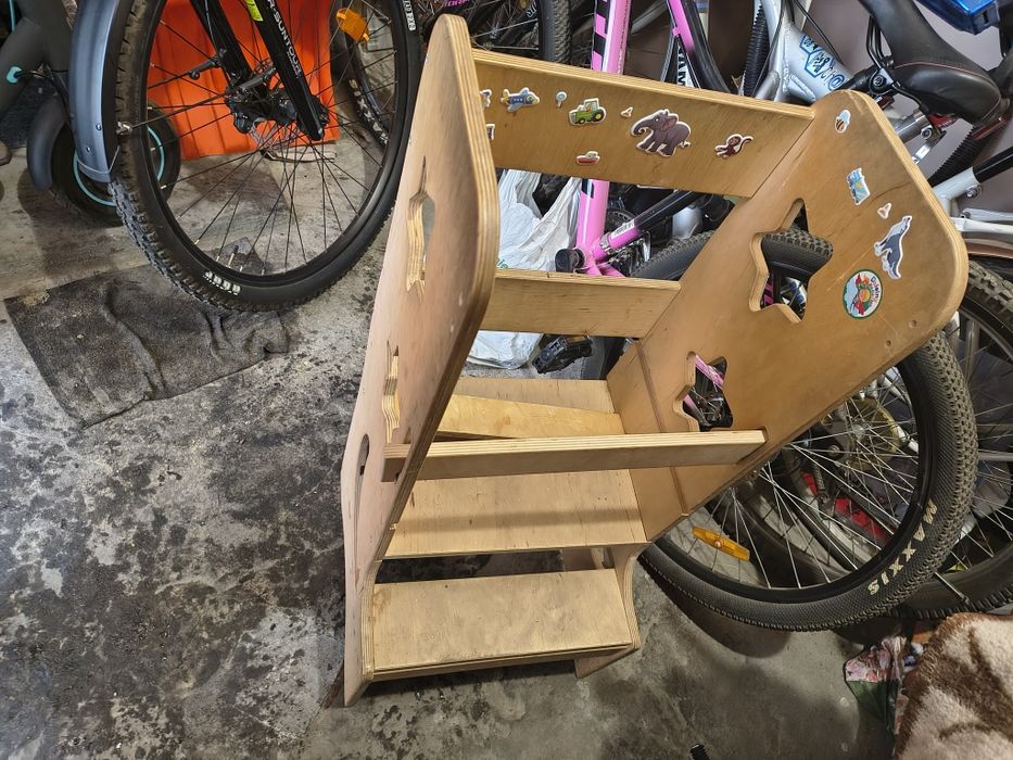 Pomocnik kuchennych dla dziecka.