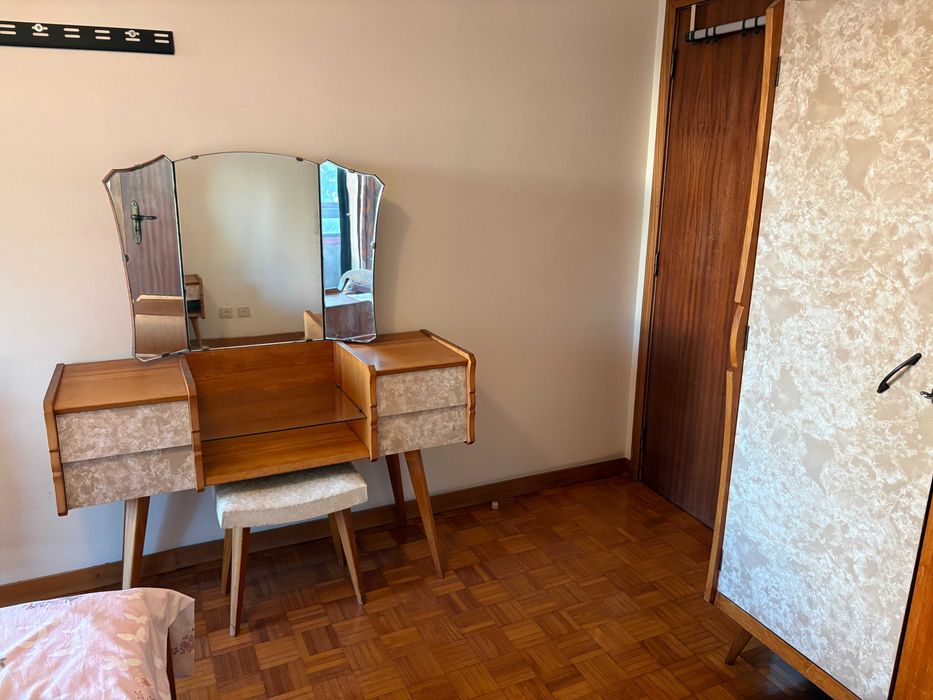 Conjunto - cama, cómoda, roupeiro, 2 mesas de cabeceira e pechiché