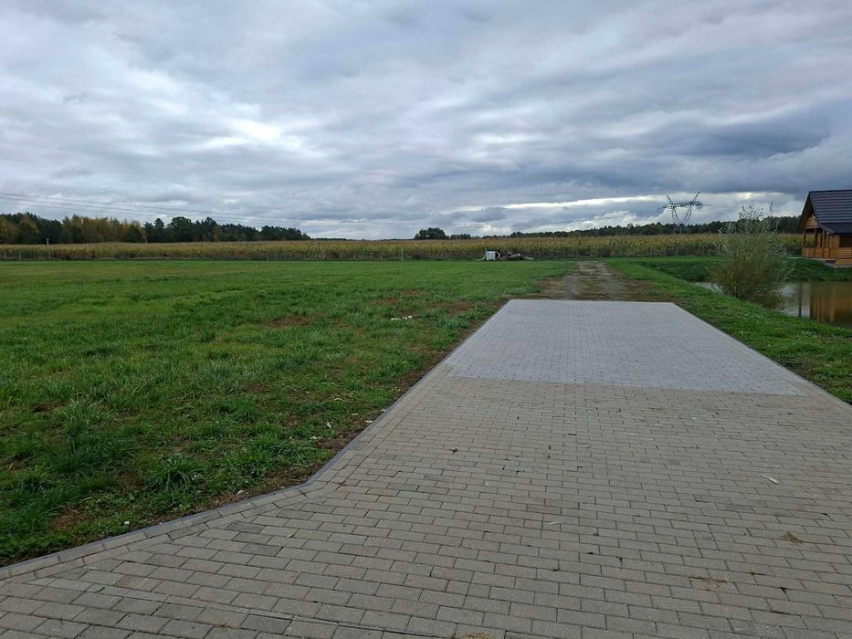 Sprzedam ogrodzoną działkę z domkiem