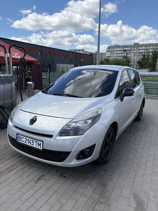 Renault grand csenic