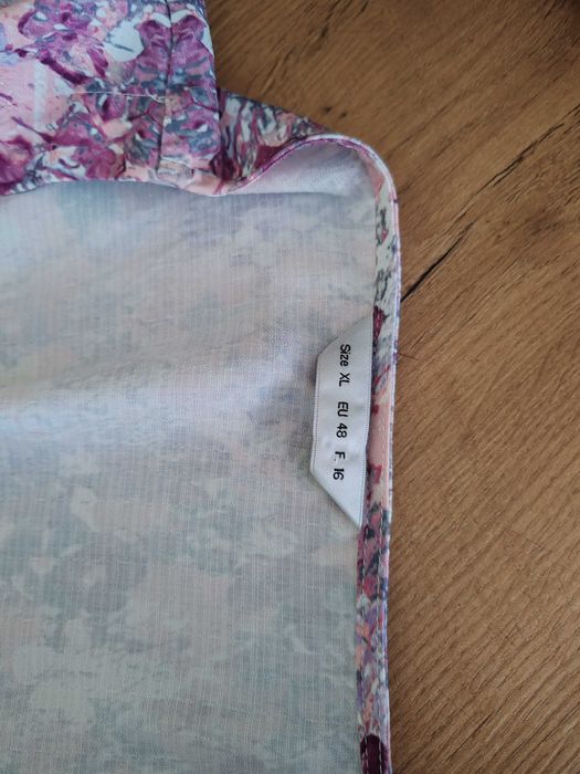 Lekka ciekawa sukienka rozmiar 44 poliester, śliczny print