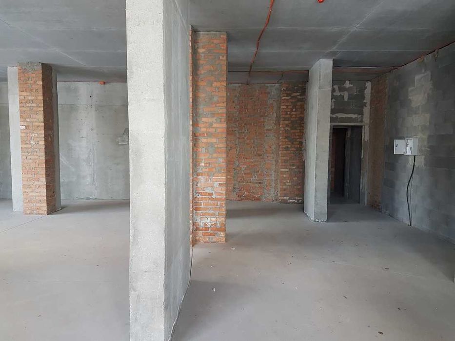 Фасад, кутове, ЖК Варшавський-2, навпроти ТЦ, вул.Олеся/вул.Крістерів