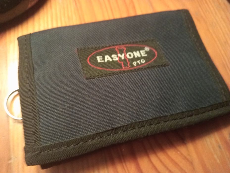 Bolsa para guardar dinheiro e os cartões