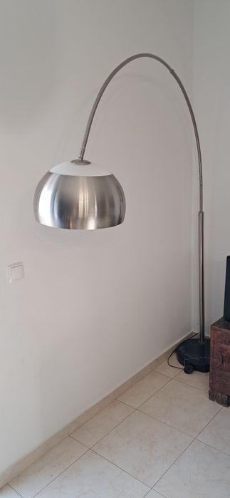 Candeeiro de pé, com base em mármore