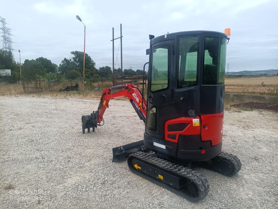 Mini escavadora giratória  Motor Kubota 2000kg novas cabinda
