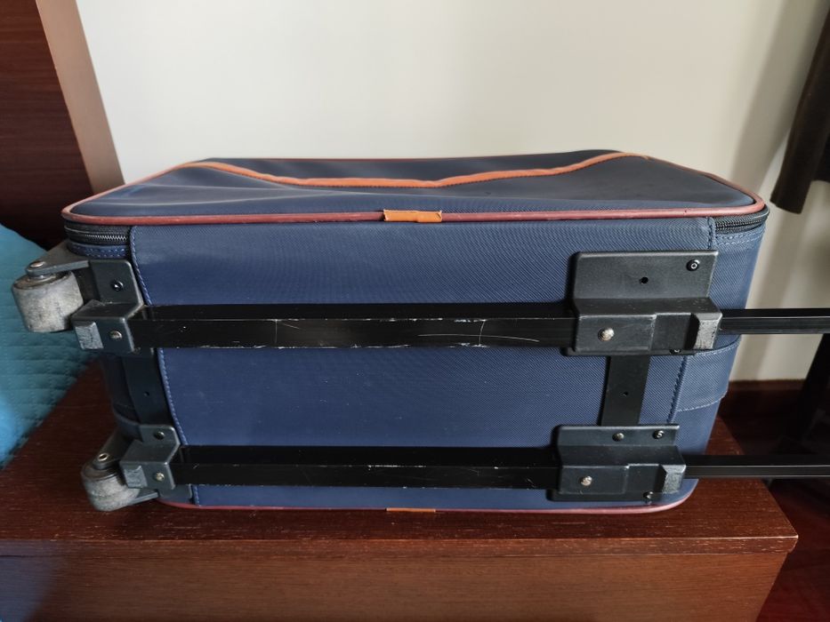 Mala de viagem em bom estado