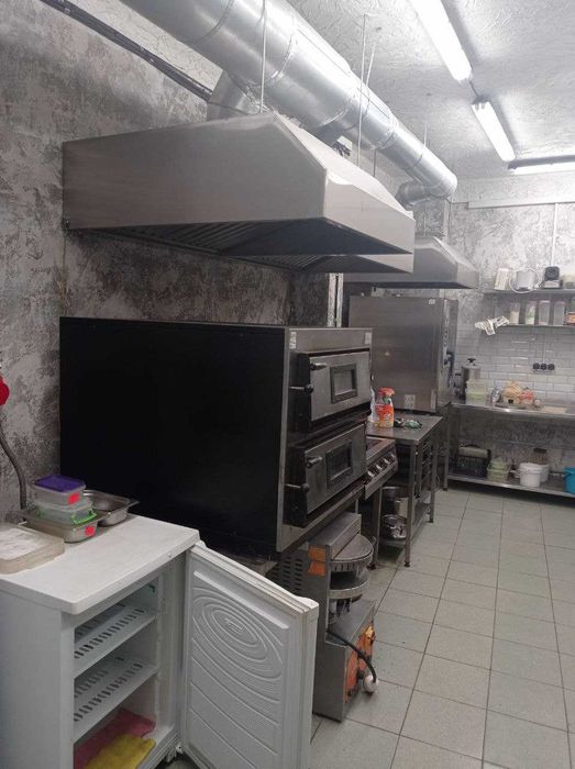 Сдам автономную кухню - c дорогим оборудованием в центре.