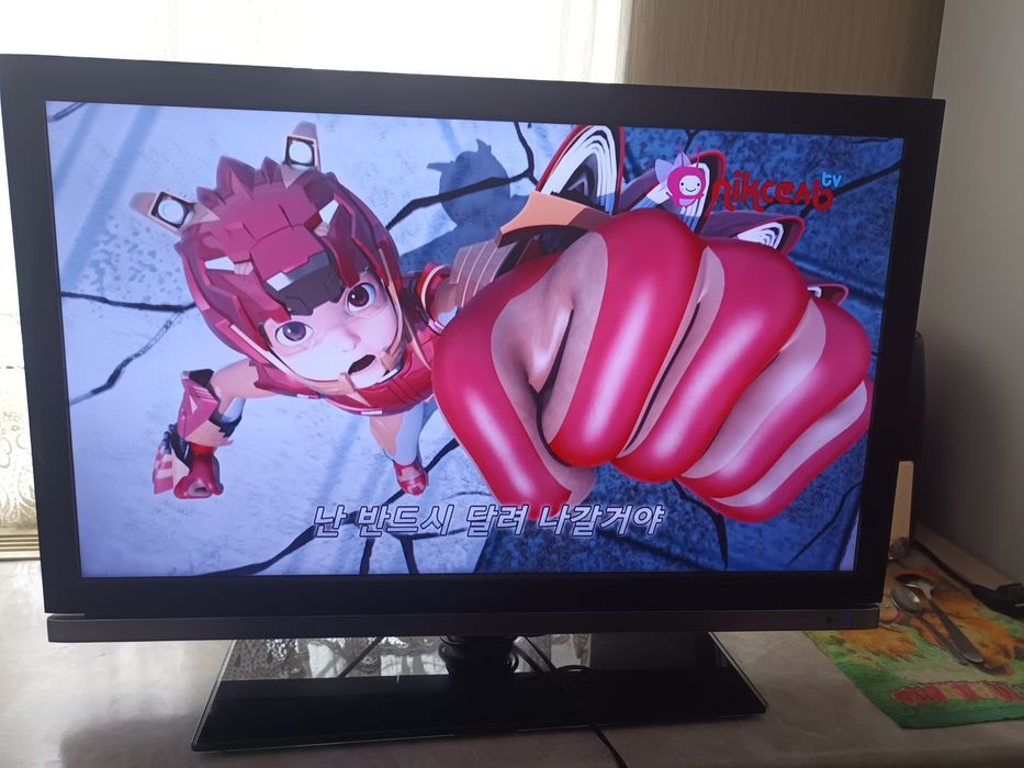 Телевізор Grundig Rom 32 CLE 8130 BL