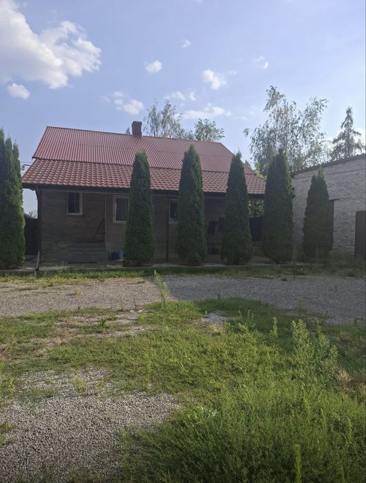 Dom wraz z zabudowaniami i ogrodem