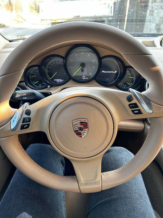 В продажі шикарний Porsche Panamera S (гібрід)