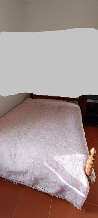 Uma cama de casal dá para sofá