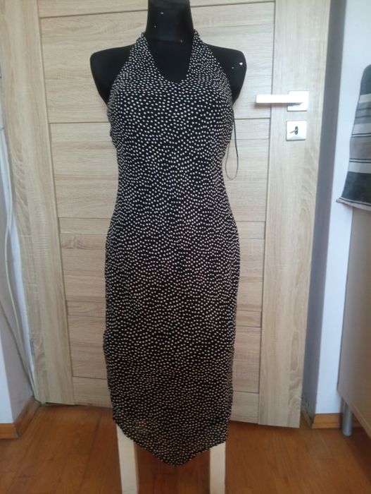 Sukienka w kropki z odkrytymi plecami 36