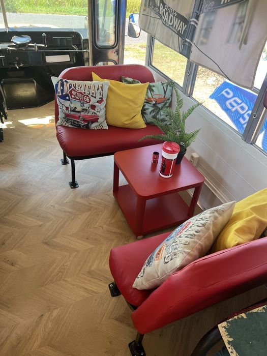 SKORZĘCIN noclegi w amerykanskim kamperze wolne pokoje SCOOL BUS