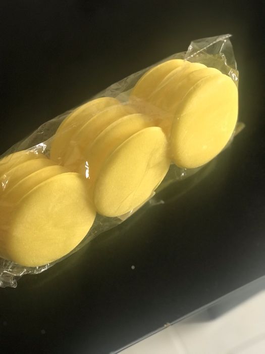 Aplicador esponja amarela Detalhe Automóvel