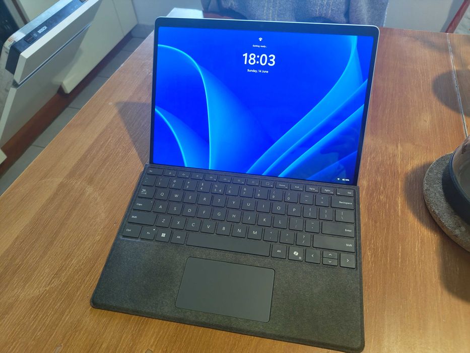 Microsoft Surface Pro 11 Snapdragon X Plus 16gb ram