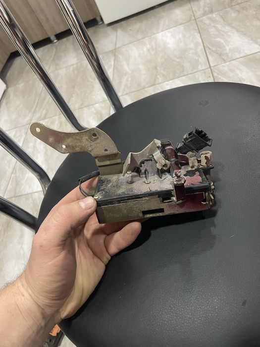 Продам замок ніви ше дверей 2123 залній лівий механізм 2123-3205013-10