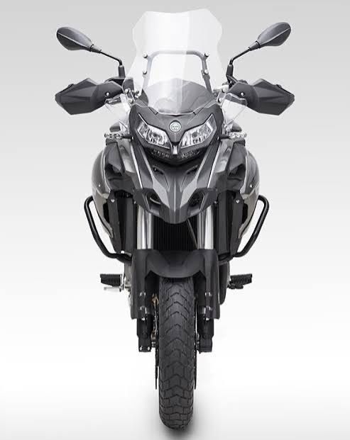 Aluga-se Benelli TRK 502 — Pronta para Aventura!