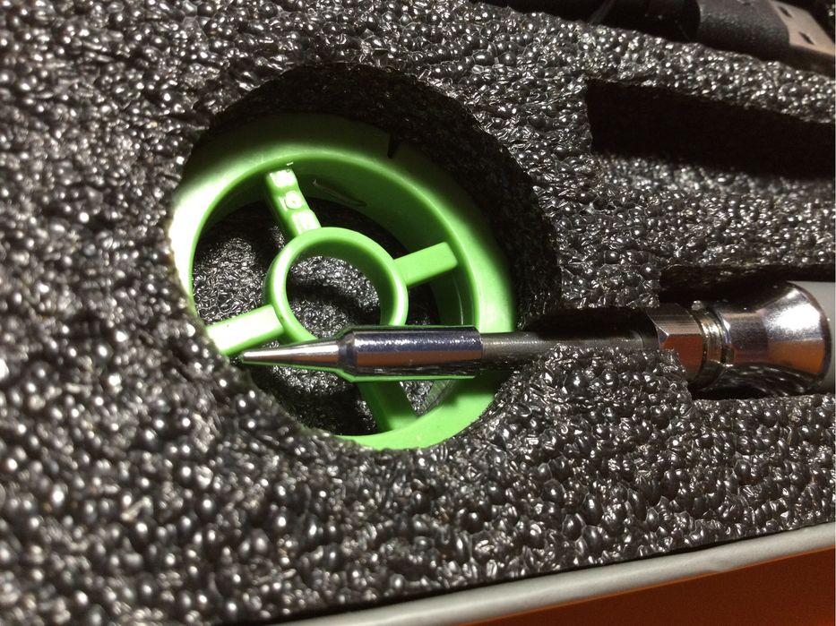 Паяльник аккумуляторный , сьемное жало .