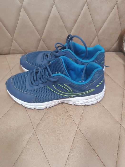 Класні легенькі кросівки стелька 24.5