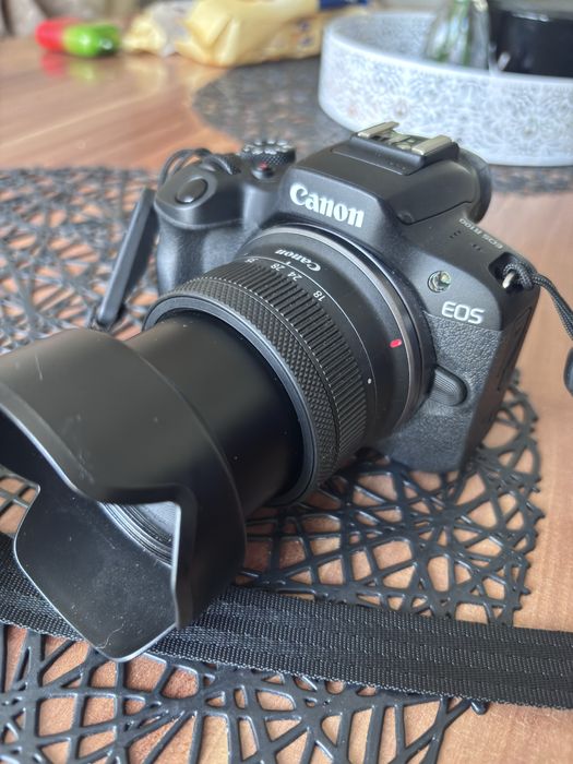 Aparat canon eos r100