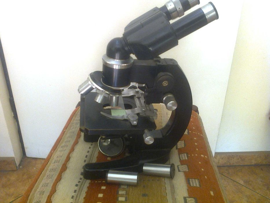 mikroskop laboratoryjny