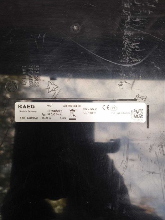 Індукційна варильна поверхня фірми;"AEG" модель:HE 634250XB.